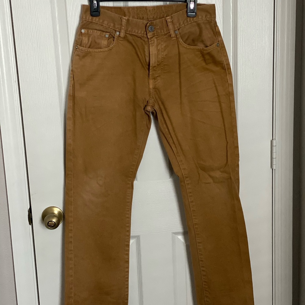 Men’s American eagle khakis.